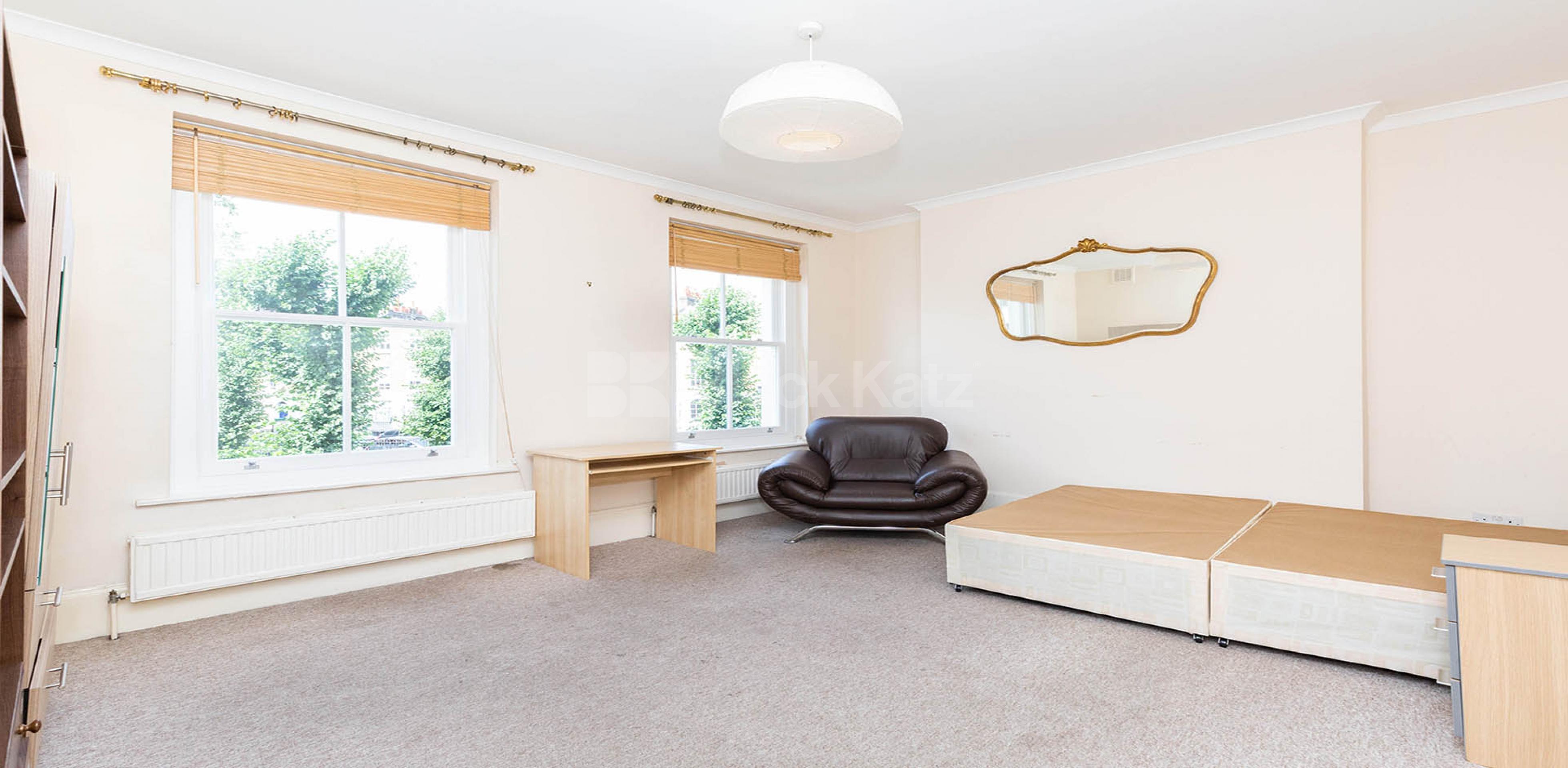 			NEWLY REFURDISHED 2/3 BED N CAMDEN!, 3 Bedroom, 1 bath, 1 reception Flat			 Royal College Street, CAMDEN NW1